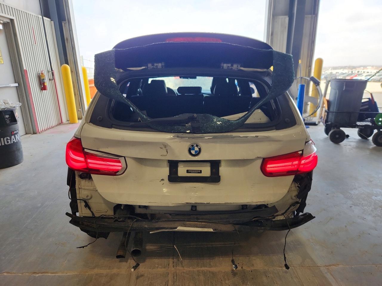 2017 BMW 330 Xi - zdjęcie 6