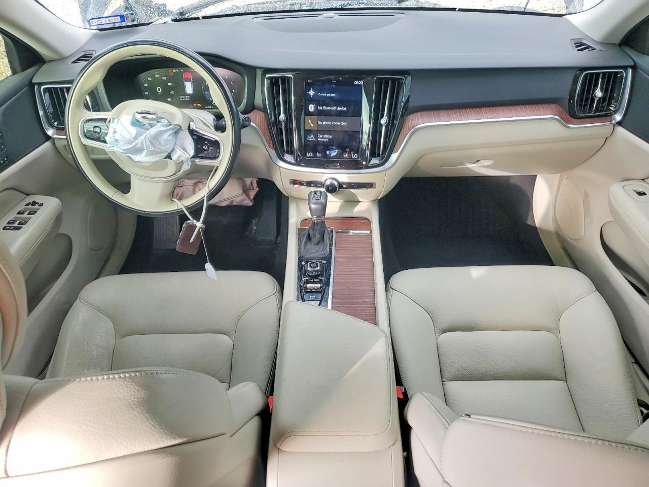 2021 Volvo V60 T5 Momentum - zdjęcie 8