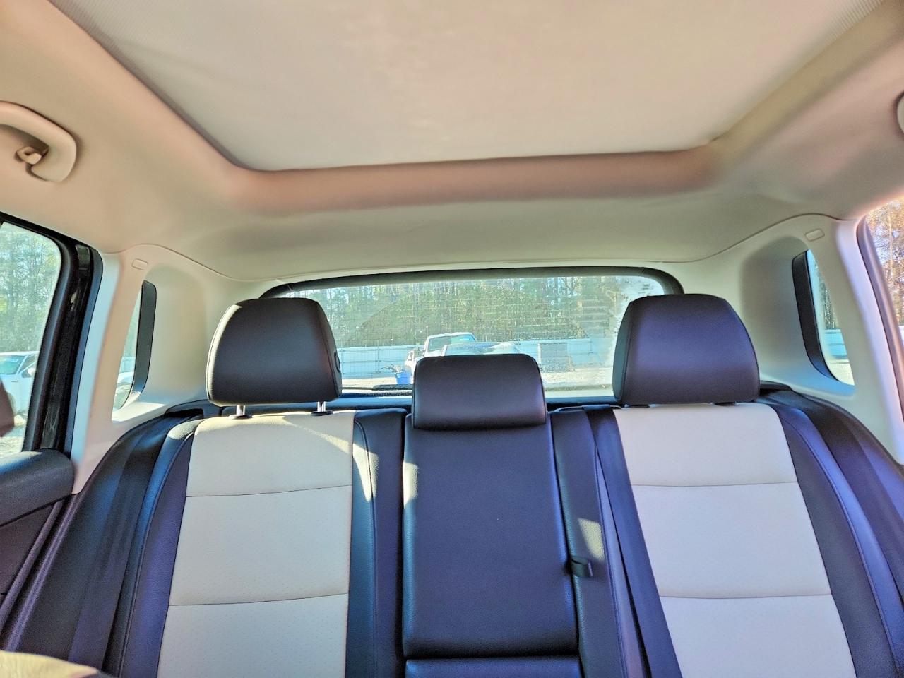 2016 Volkswagen Tiguan S - zdjęcie 10