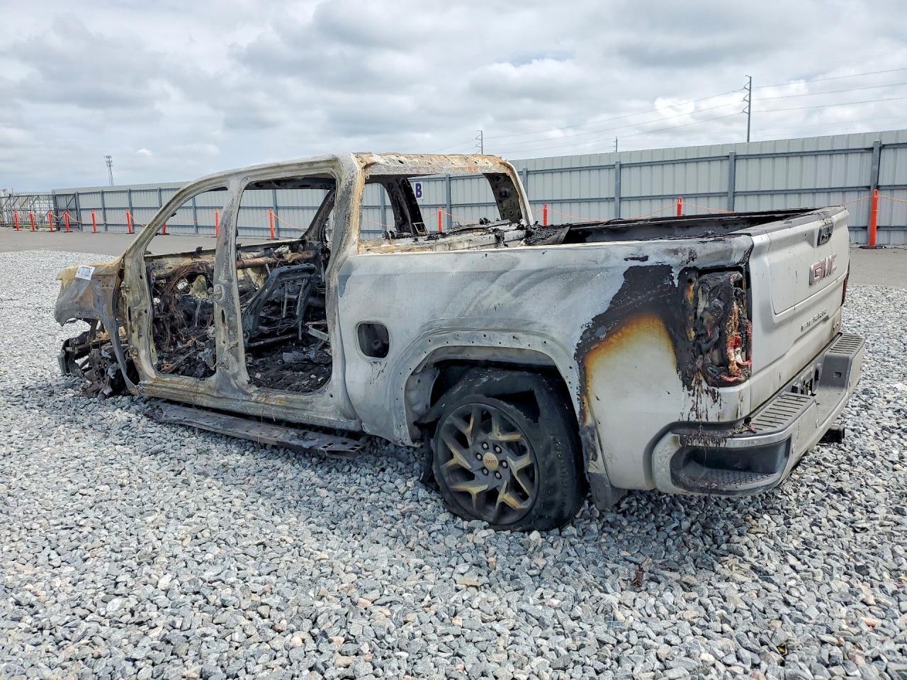 2022 GMC Sierra K1500 Slt - zdjęcie 2