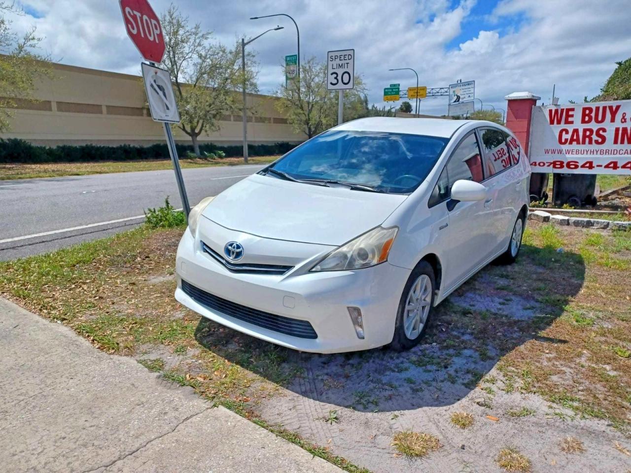 2013 Toyota Prius V Three - zdjęcie 2