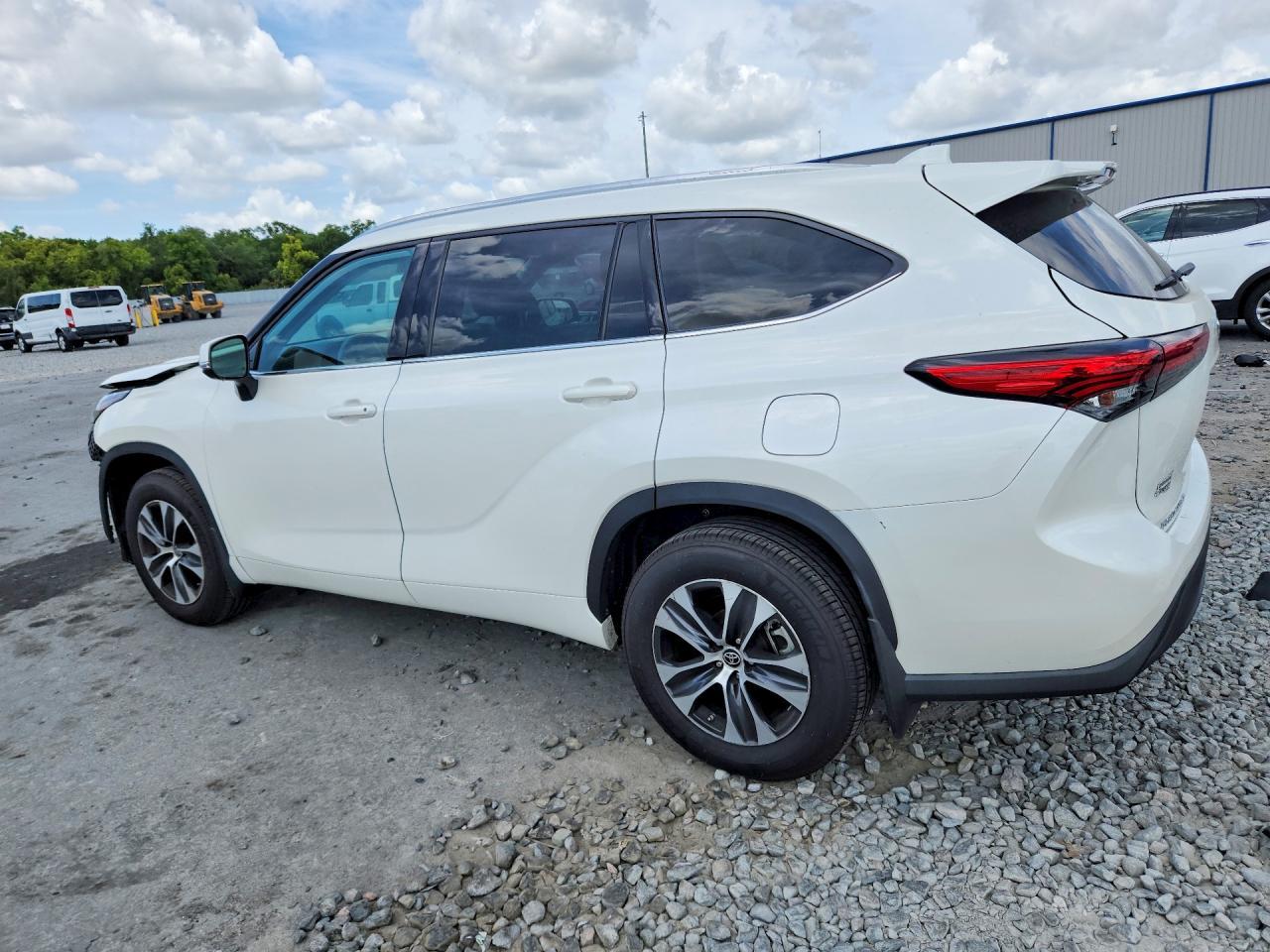 2021 Toyota Highlander Xle - zdjęcie 2