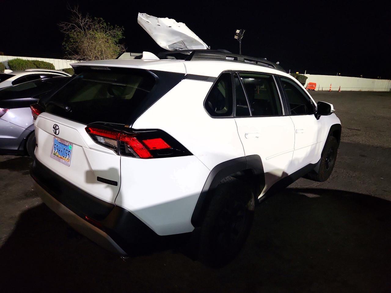 2024 Toyota Rav4 Adventure - zdjęcie 3