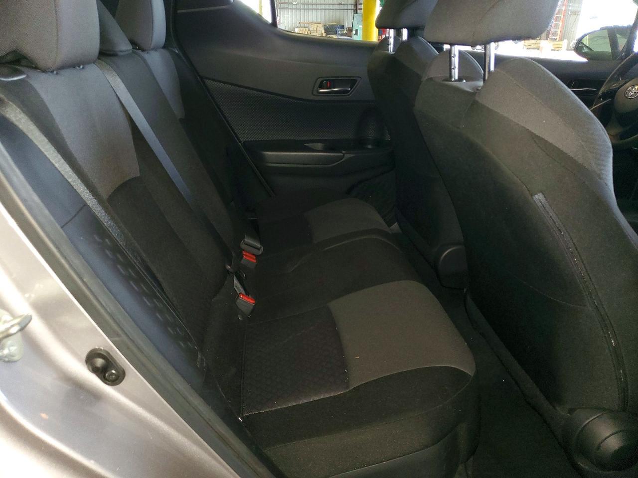 2020 Toyota C-Hr Le - zdjęcie 11