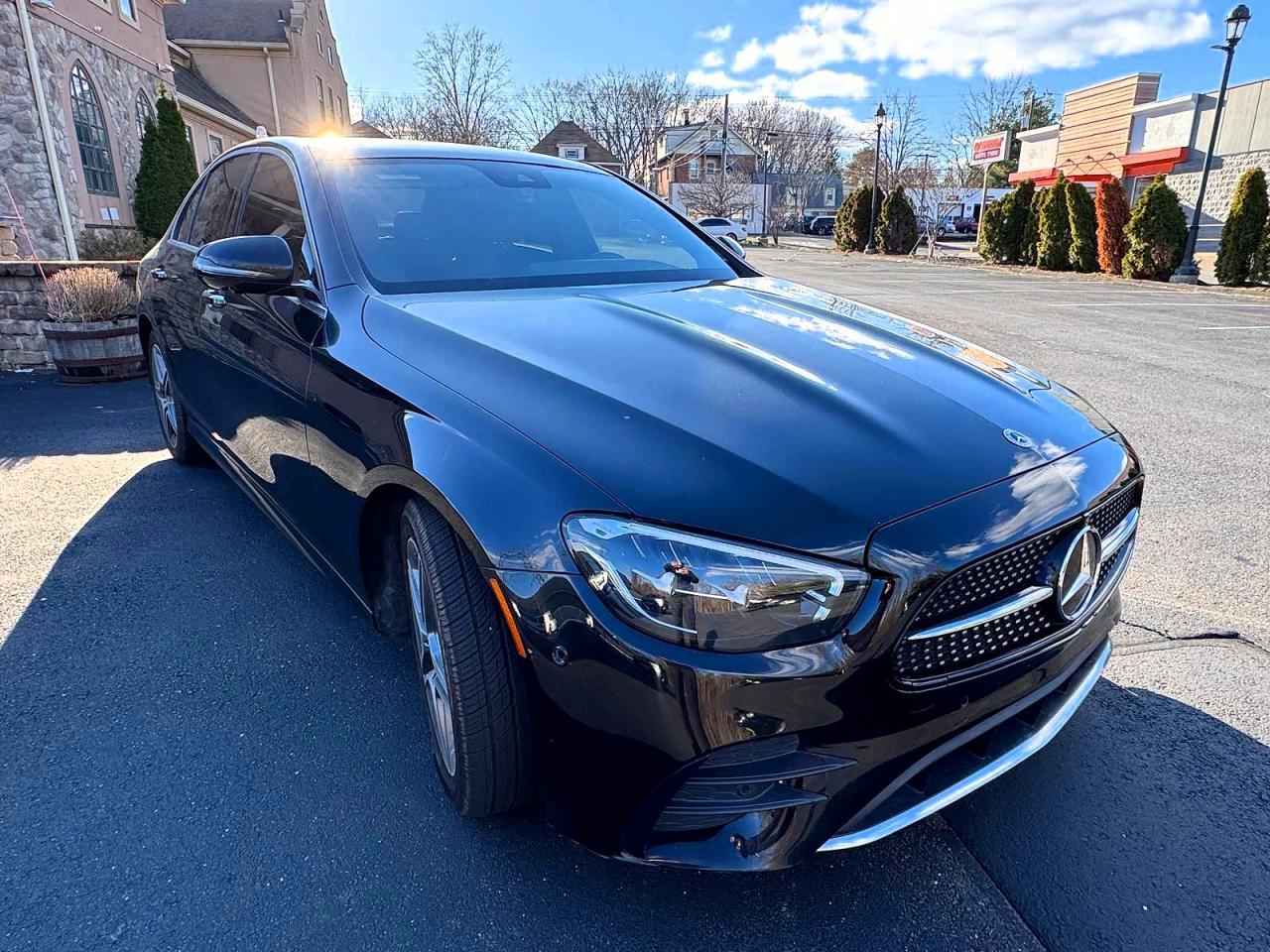 2022 Mercedes-Benz E 350 - zdjęcie główne