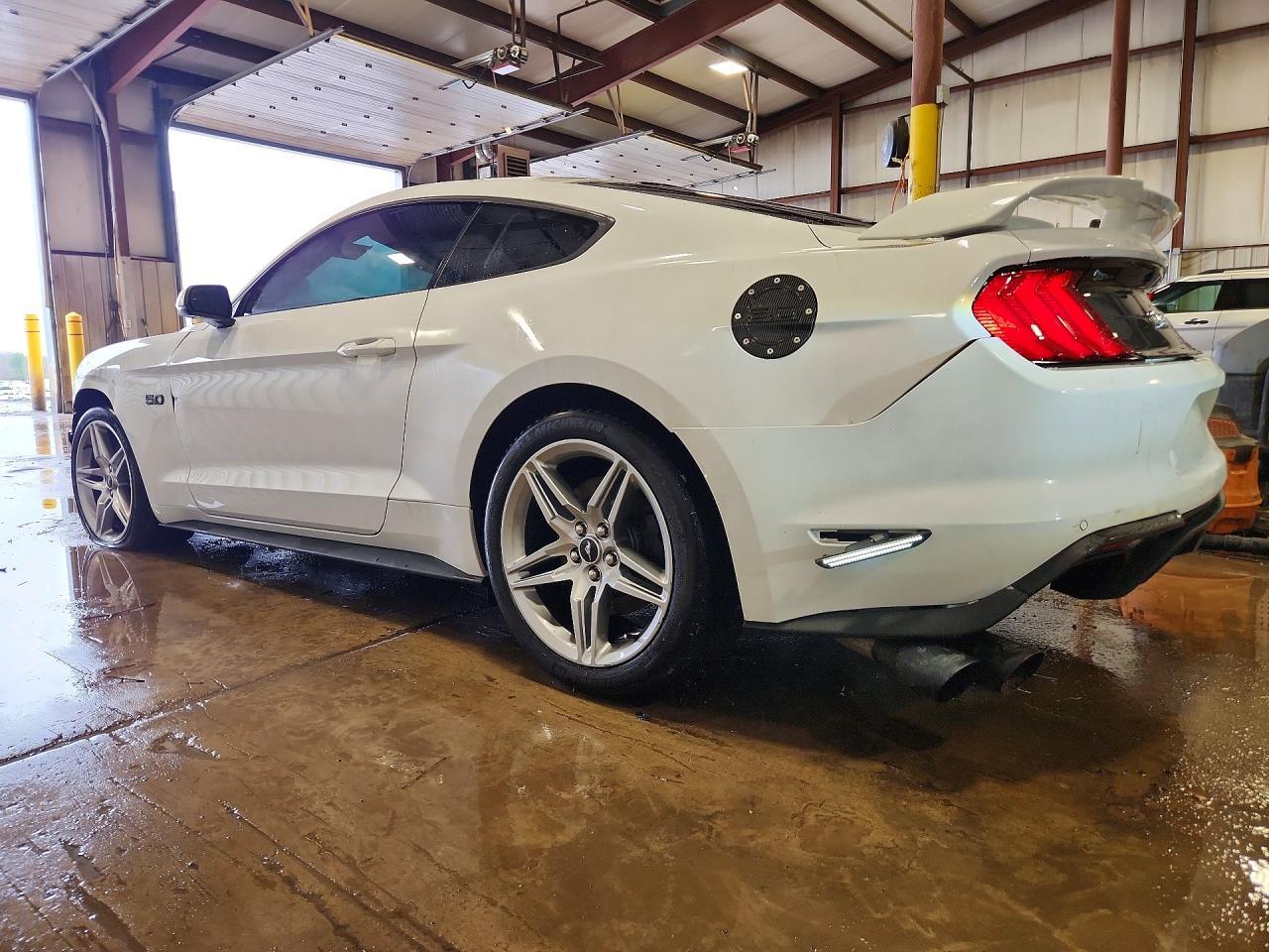 2019 Ford Mustang Gt - zdjęcie 2