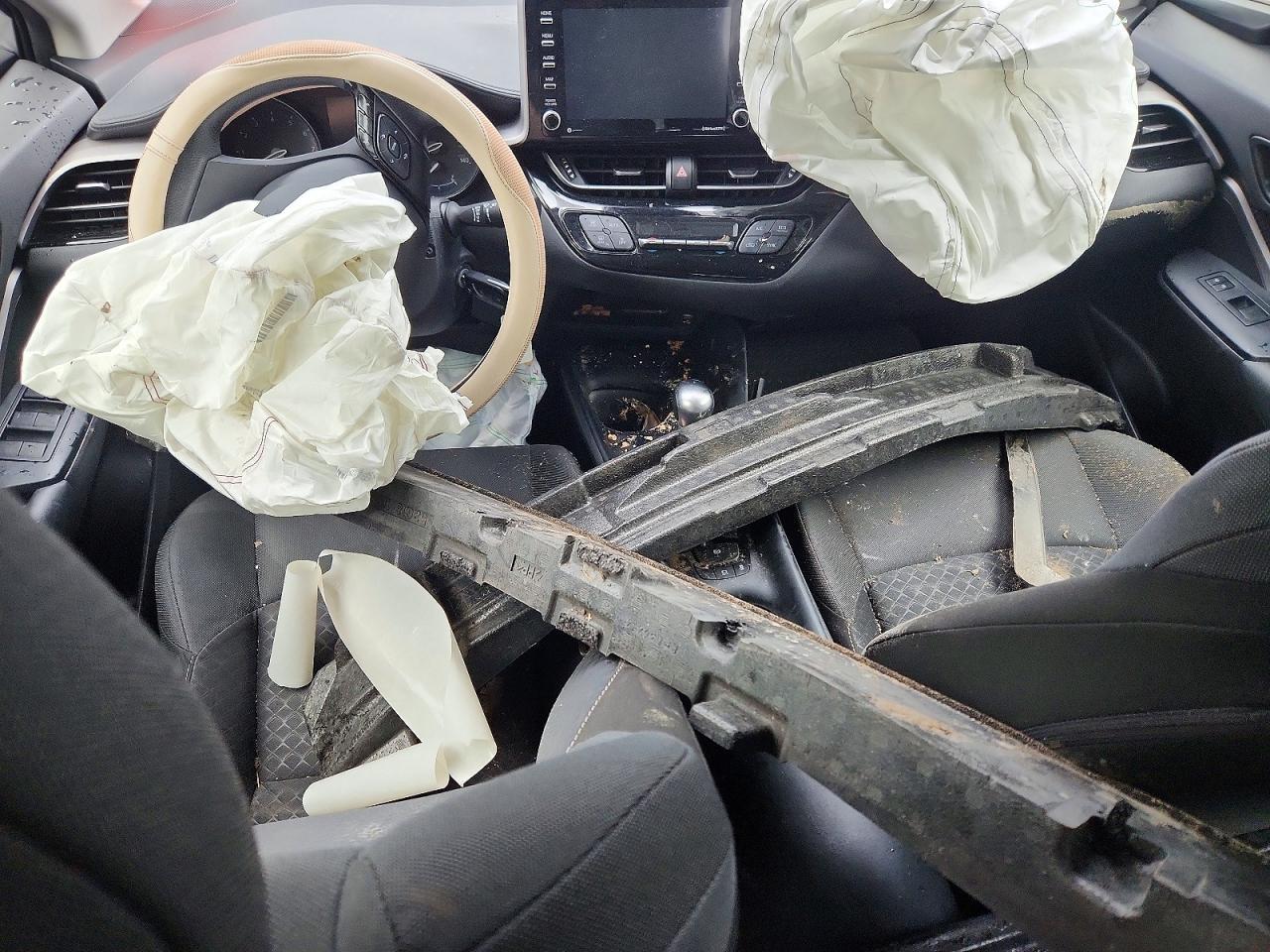 2020 Toyota C-Hr Le - zdjęcie 8