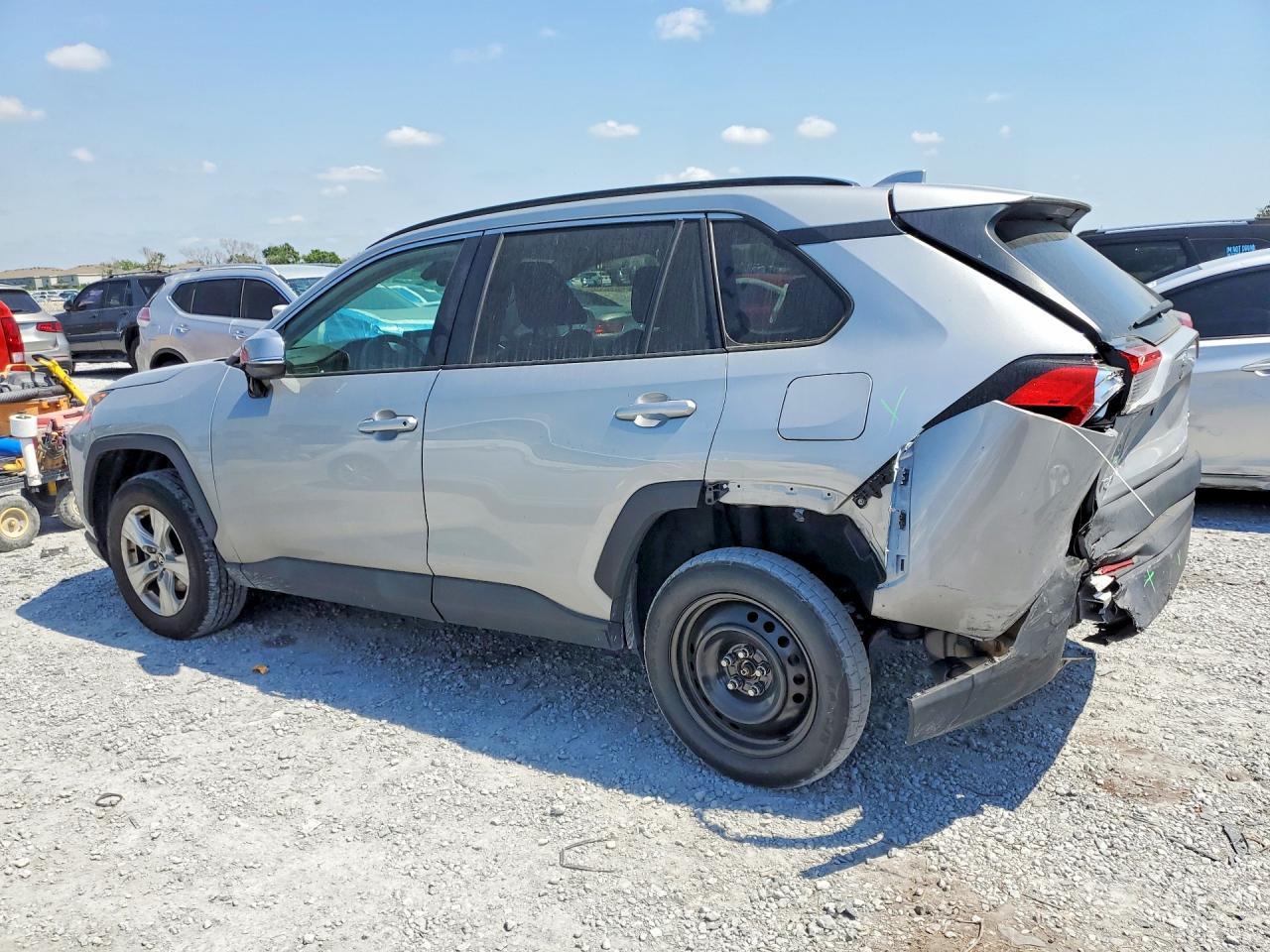 2021 Toyota Rav4 Xle - zdjęcie 2