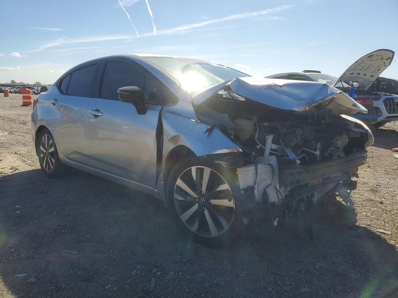 2020 Nissan Versa Sr - zdjęcie 4