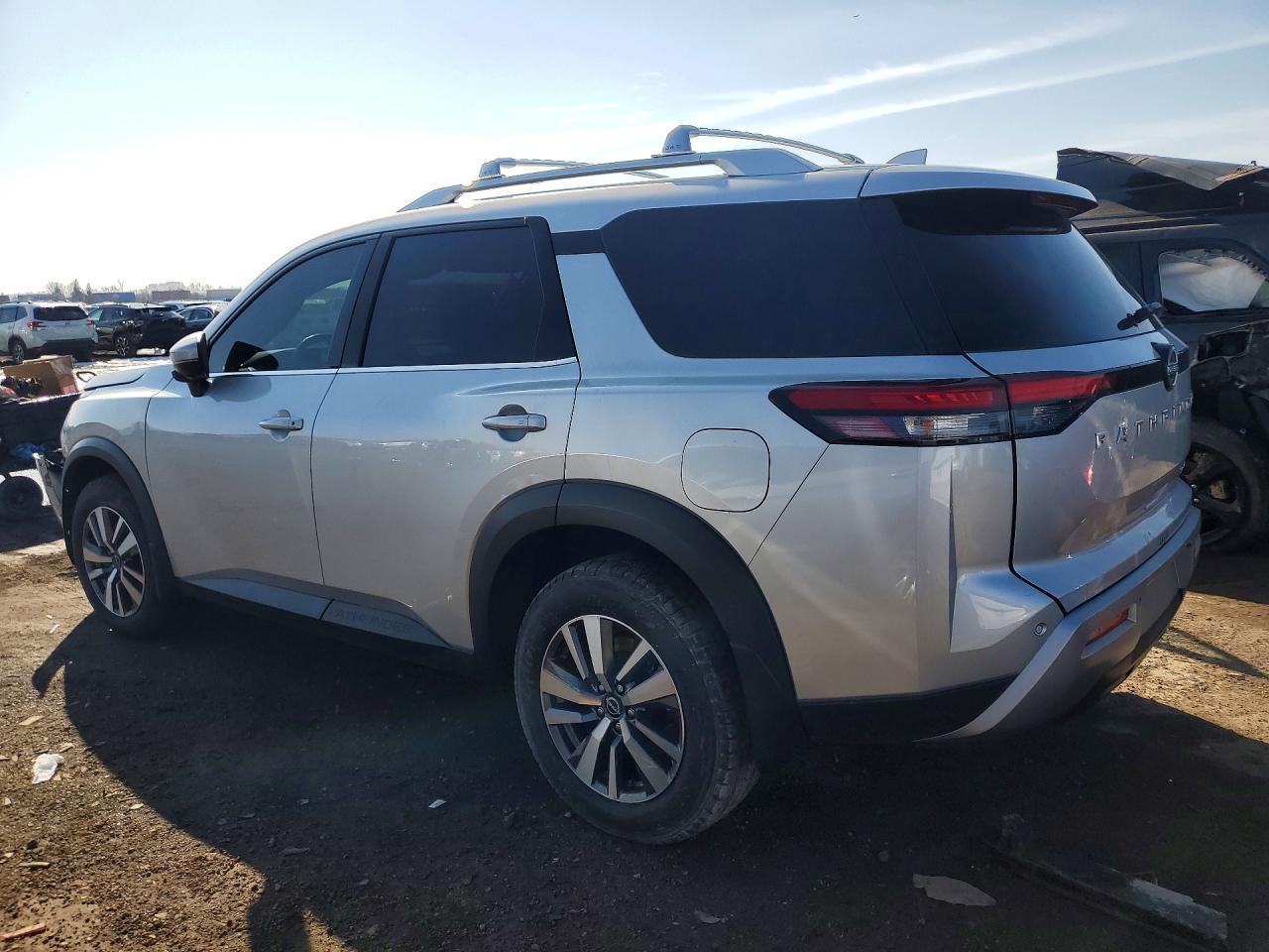 2024 Nissan Pathfinder Sl - zdjęcie 2