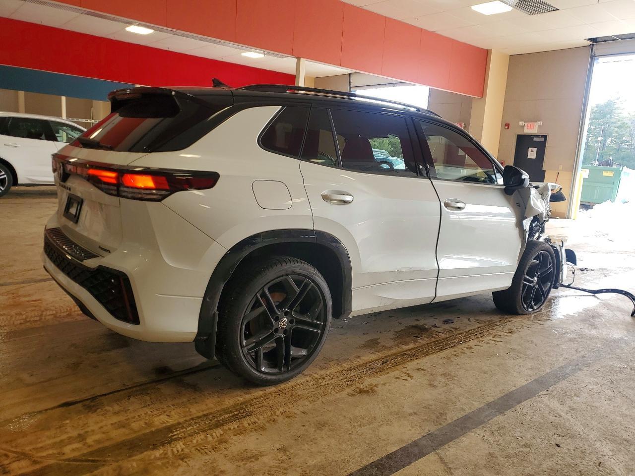 2025 Volkswagen Tiguan Se R-Line Black - zdjęcie 3