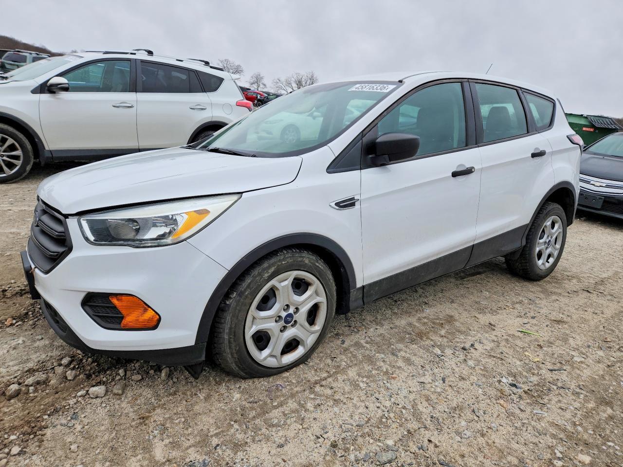 2017 Ford Escape S - zdjęcie główne