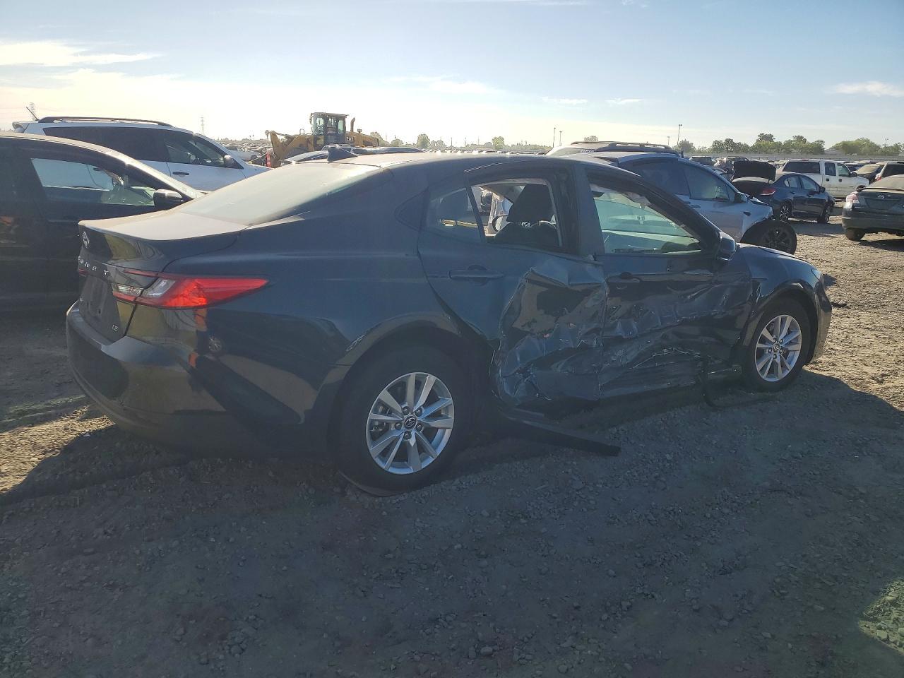 2025 Toyota Camry Le - zdjęcie 3