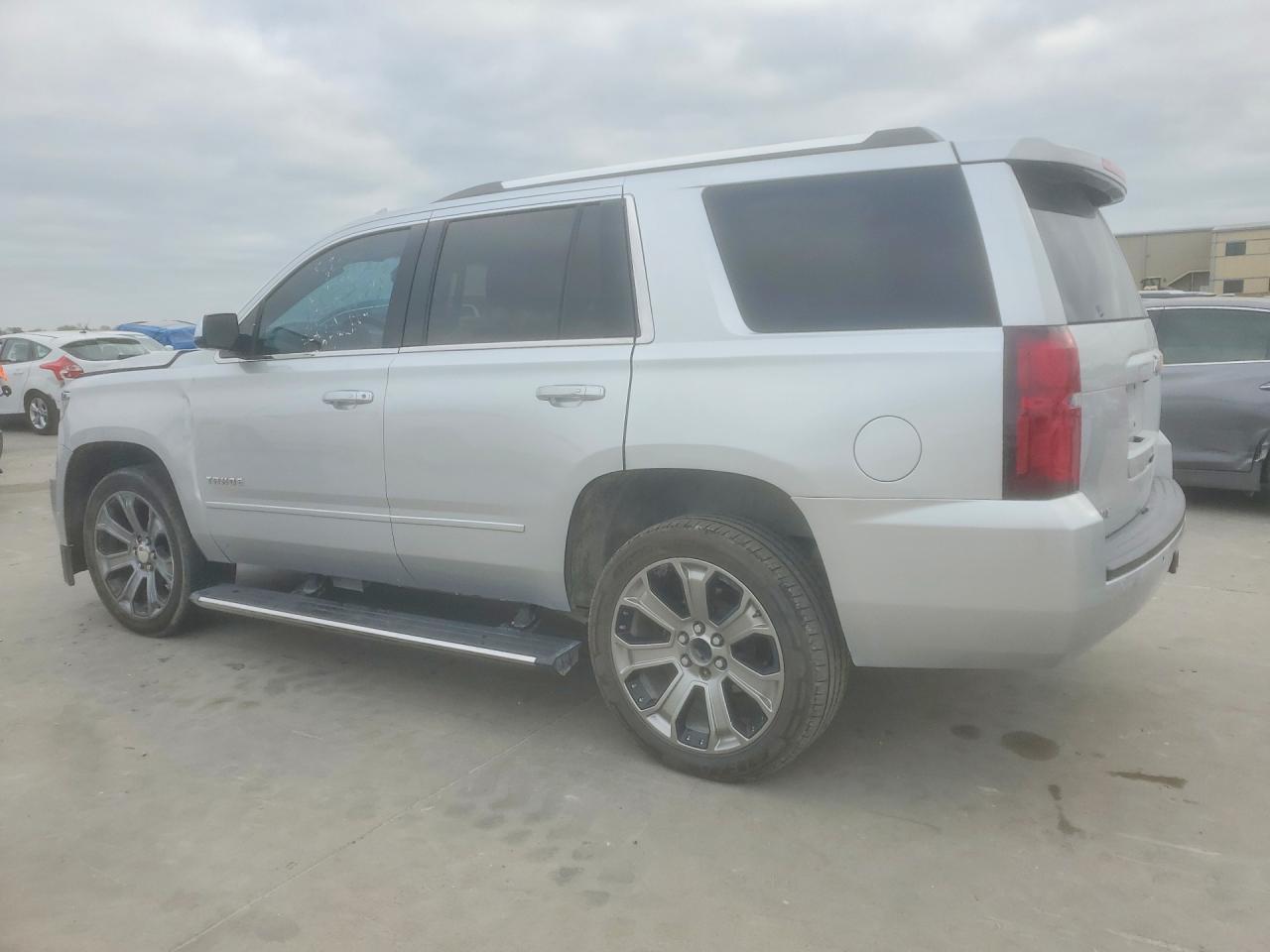 2017 Chevrolet Tahoe C1500 Premier - zdjęcie 2