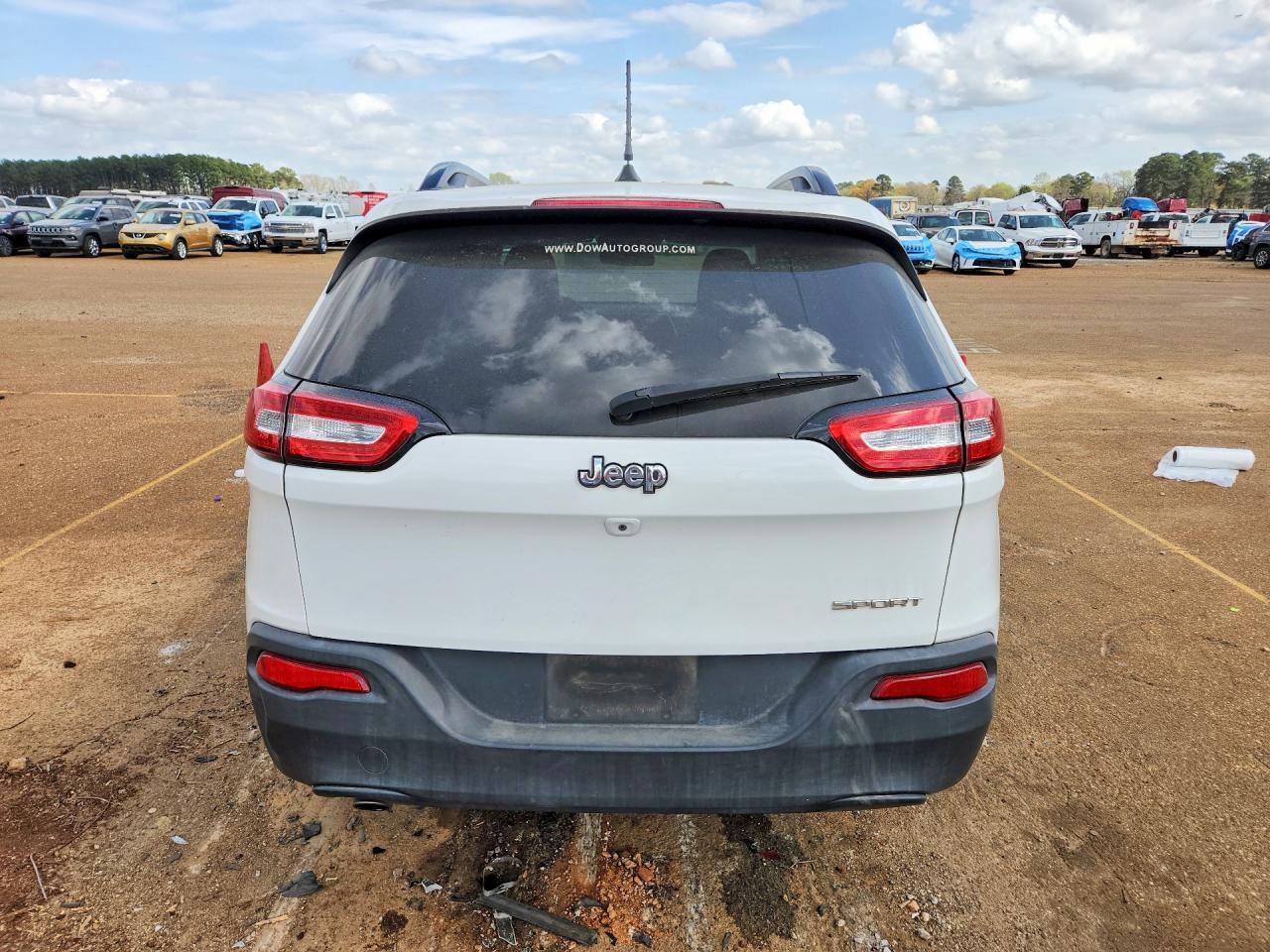 2016 Jeep Cherokee Sport - zdjęcie 6
