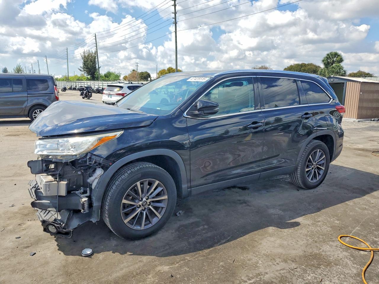 2019 Toyota Highlander Xle - zdjęcie główne