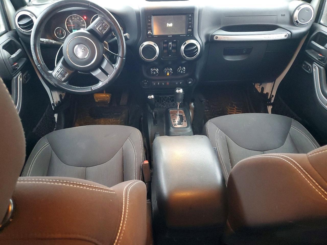 2016 Jeep Wrangler Unlimited Sahara - zdjęcie 8