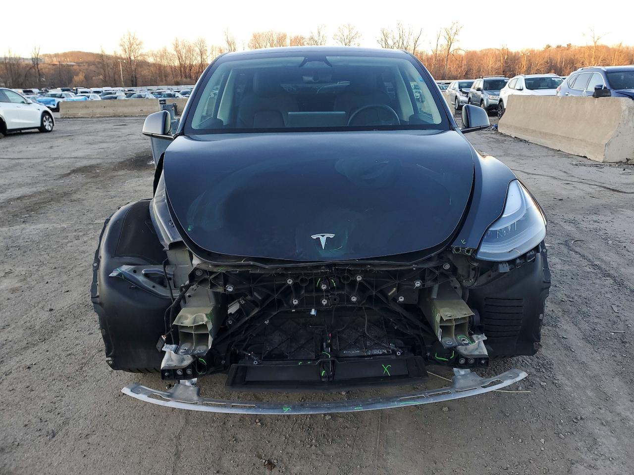 2024 Tesla Model Y - zdjęcie 5