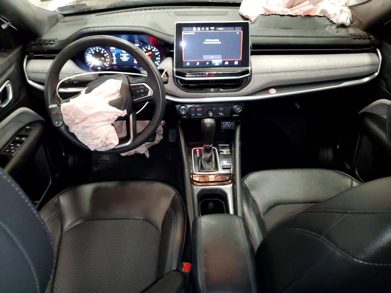 2024 Jeep Compass Latitude - zdjęcie 8
