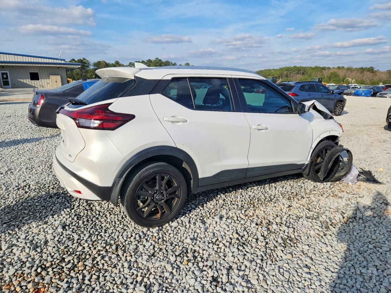 2022 Nissan Kicks Sv - zdjęcie 3