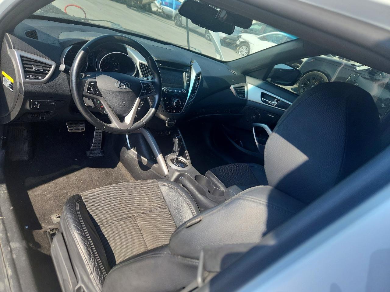 2016 Hyundai Veloster Base - zdjęcie 8