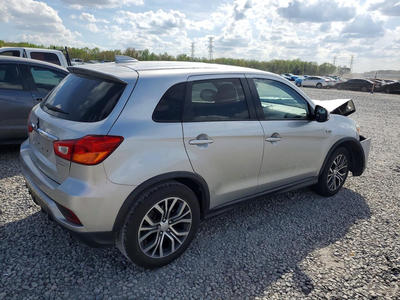 2018 Mitsubishi Outlander Sport Es - zdjęcie 3
