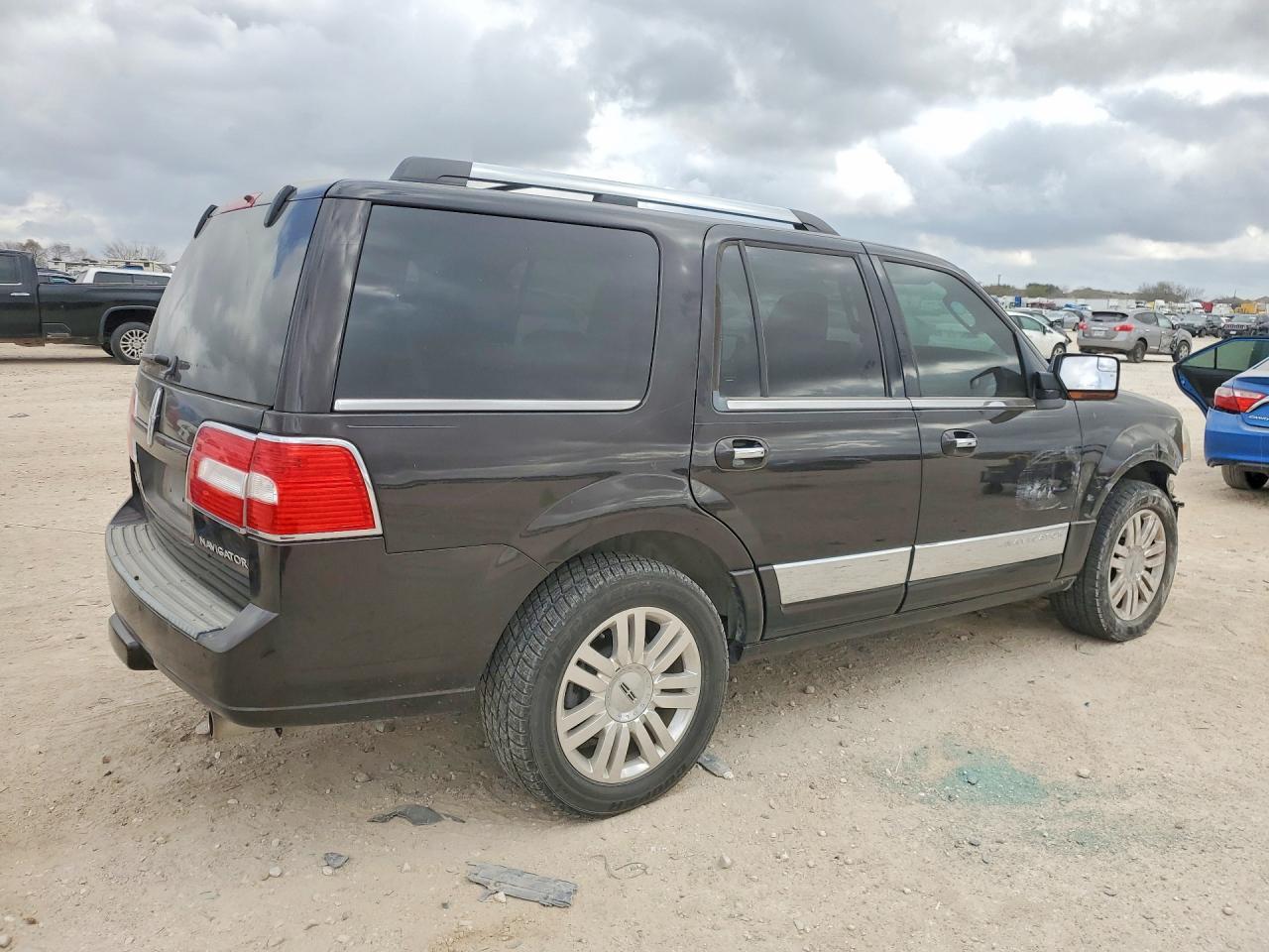 2013 Lincoln Townhouse Navigator - zdjęcie 3