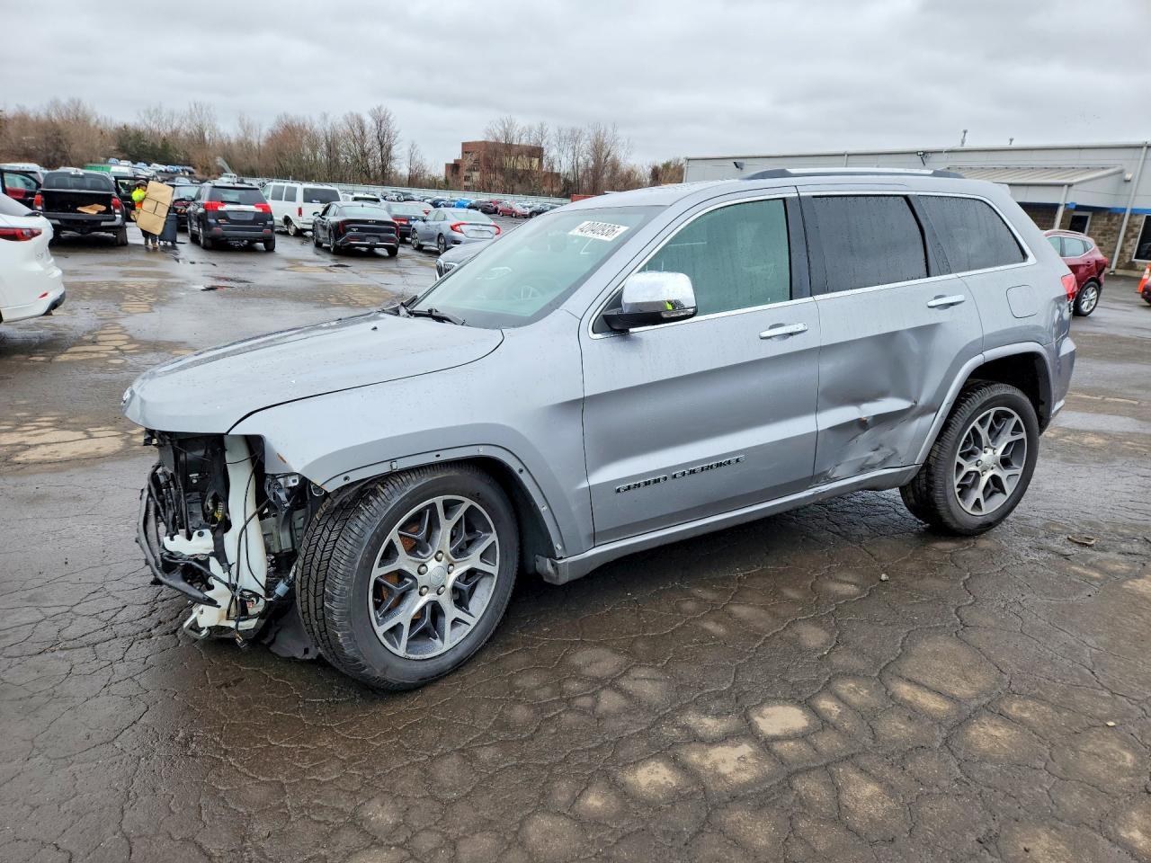 2019 Jeep Grand Cherokee Overland - zdjęcie główne