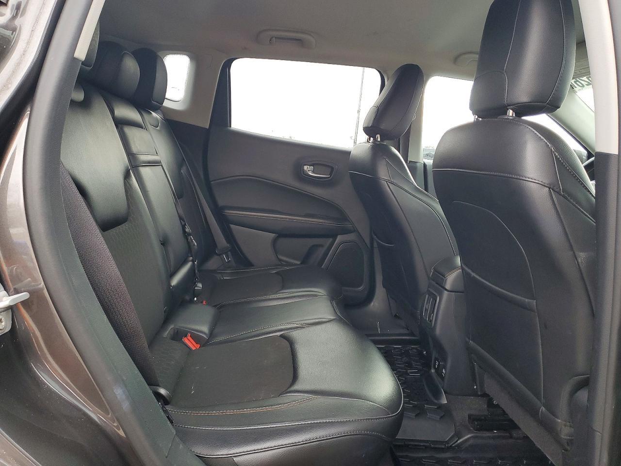 2018 Jeep Compass Latitude - zdjęcie 11