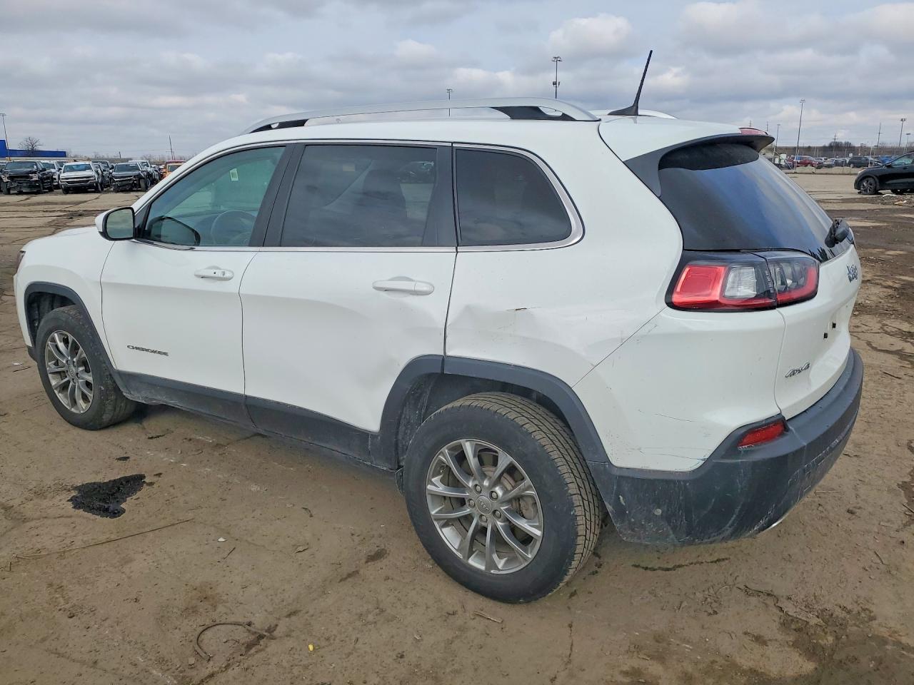 2019 Jeep Cherokee Latitude Plus - zdjęcie 2