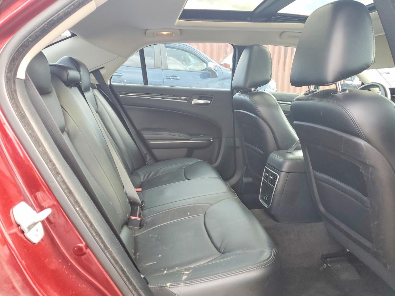 2016 Chrysler 300 Limited - zdjęcie 10