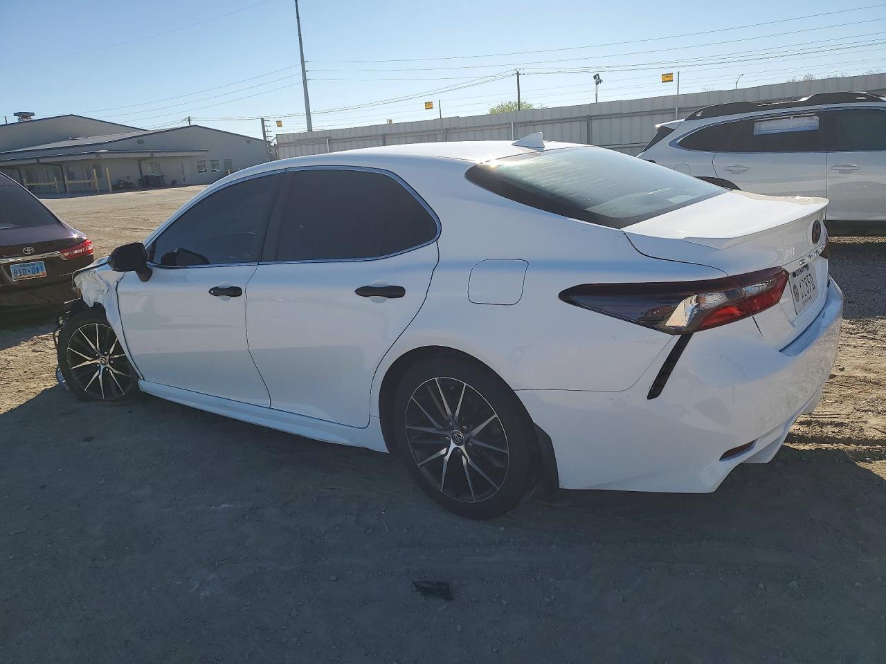 2023 Toyota Camry Se - zdjęcie 2