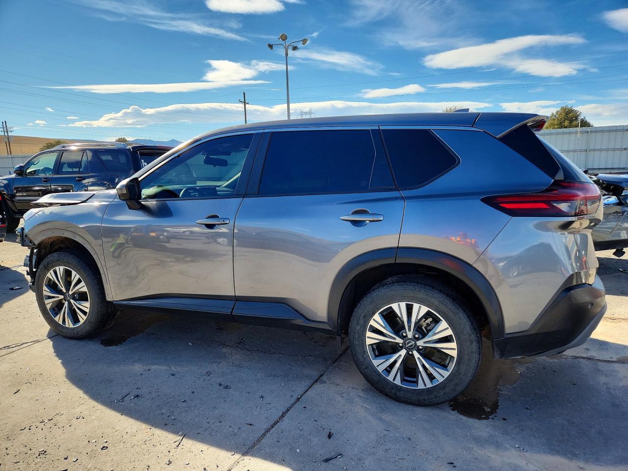 2023 Nissan Rogue Sv - zdjęcie 2