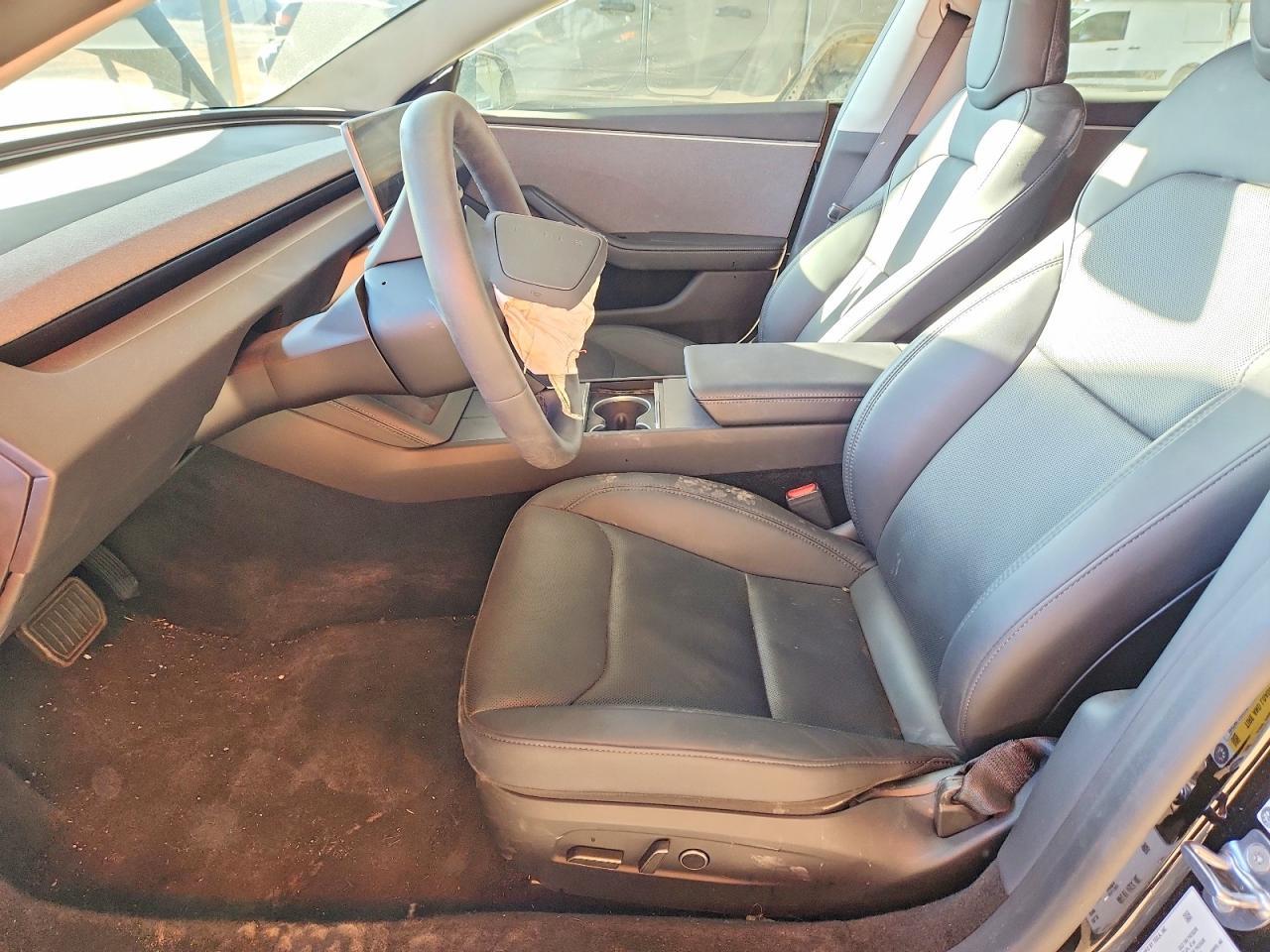 2025 Tesla Model 3 - zdjęcie 7