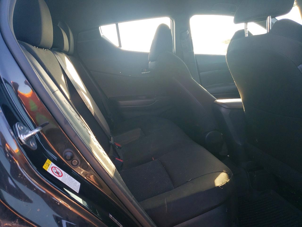 2019 Toyota C-Hr Le - zdjęcie 11