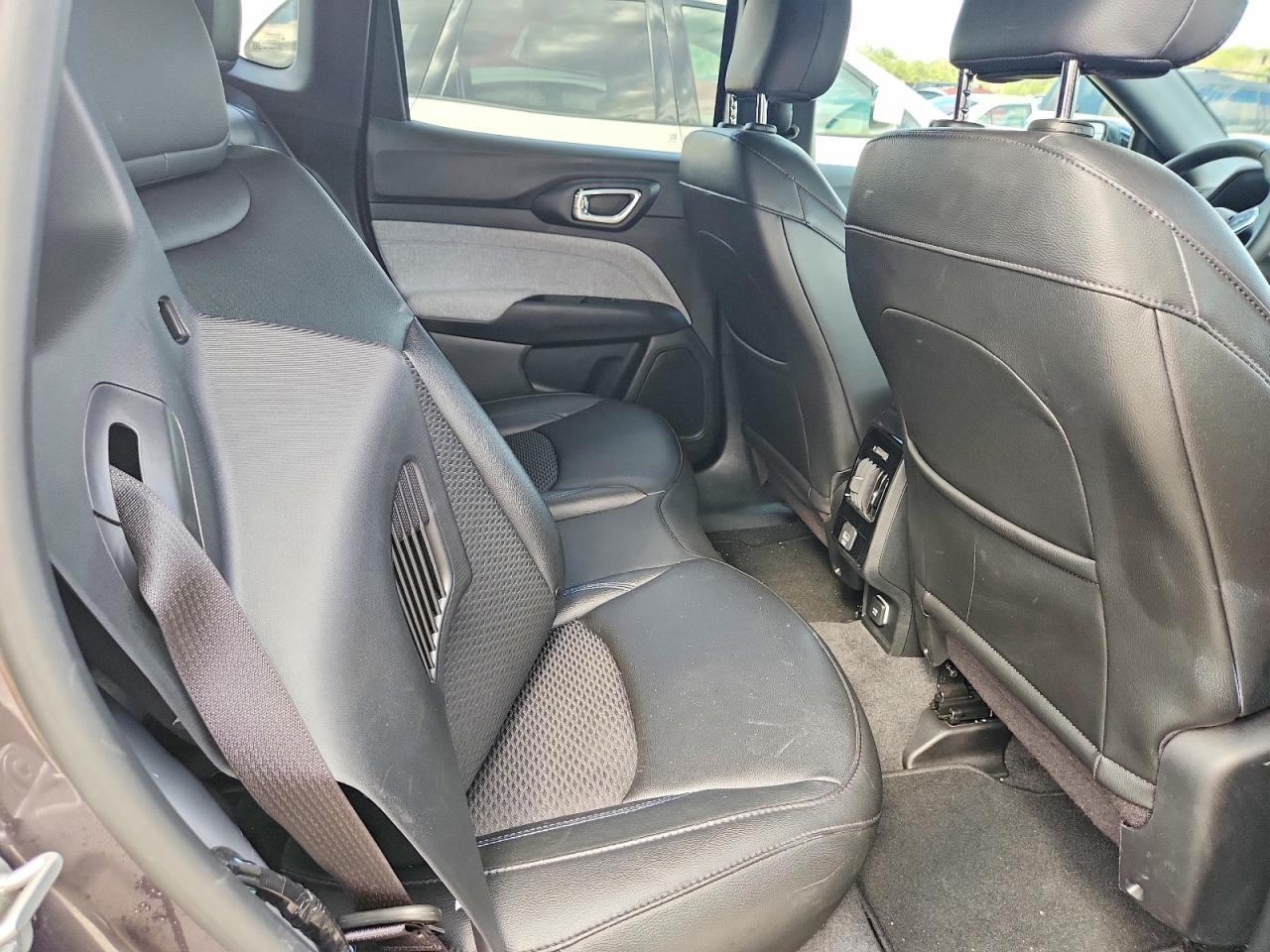 2024 Jeep Compass Latitude - zdjęcie 11