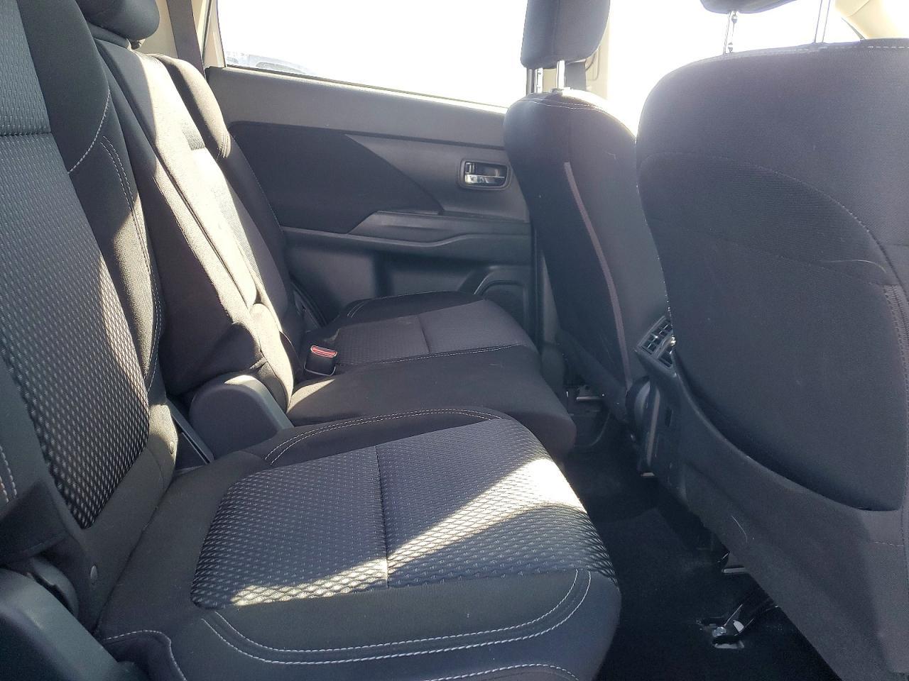 2020 Mitsubishi Outlander Es - zdjęcie 11