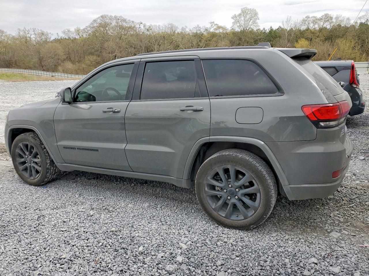 2021 Jeep Grand Cherokee Laredo - zdjęcie 2