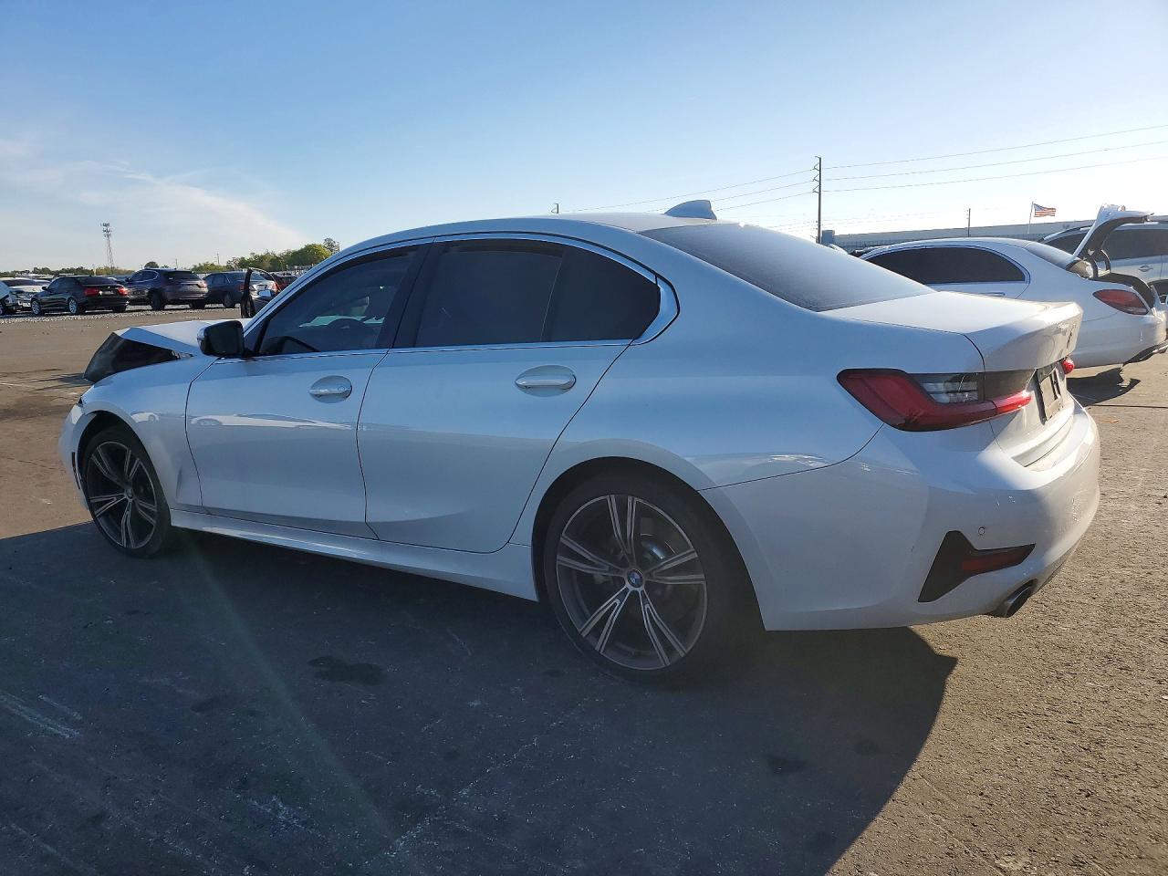 2021 BMW Motorrad 330I - zdjęcie 2