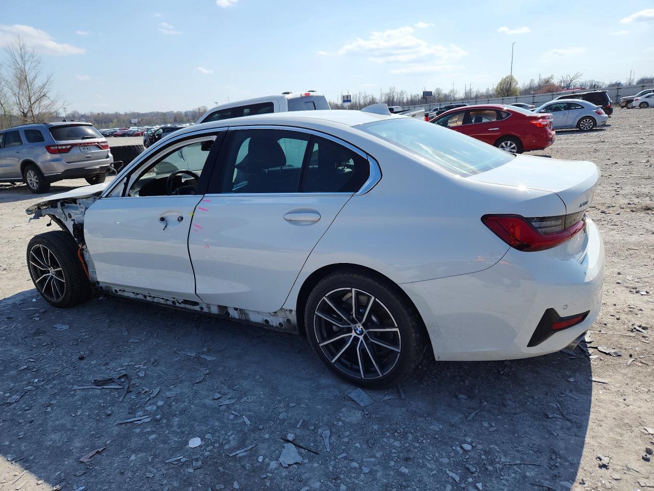 2021 BMW 330Xe - zdjęcie 2