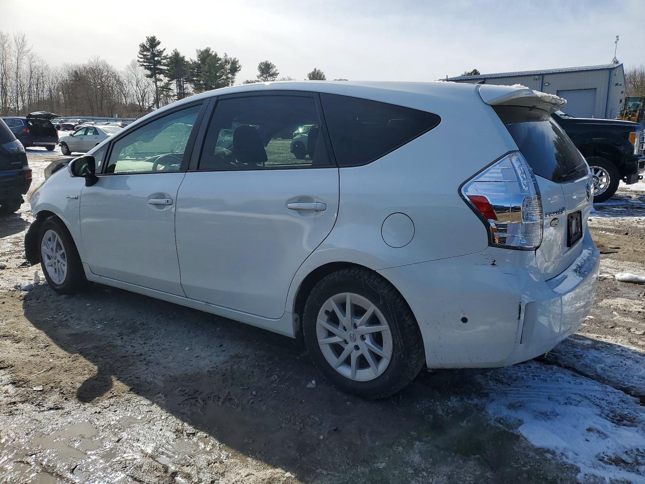 2013 Toyota Prius V Two - zdjęcie 2