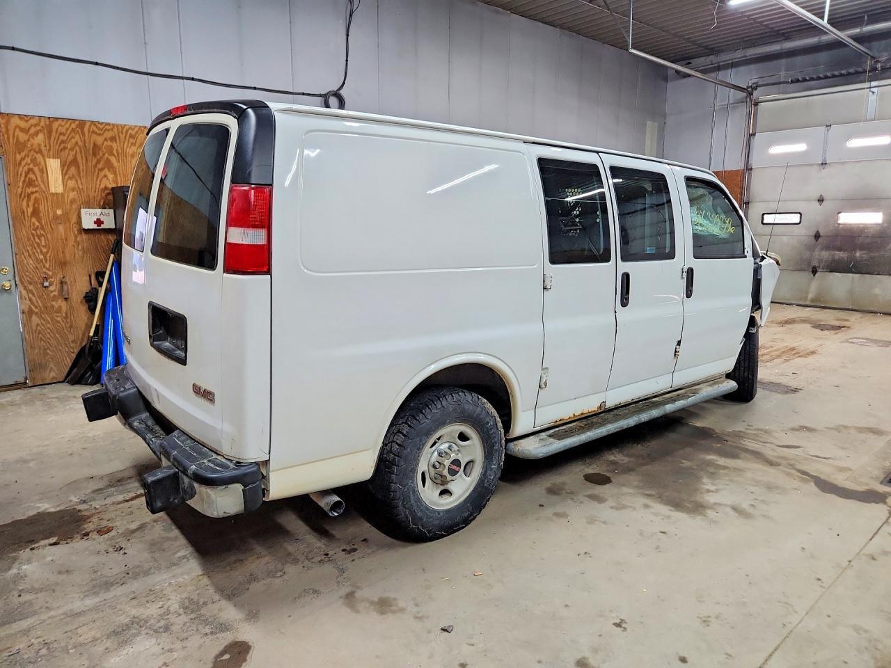 2017 GMC Savana G2500 - zdjęcie 3