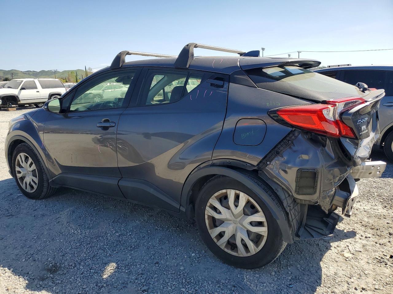 2021 Toyota C-Hr Le - zdjęcie 2