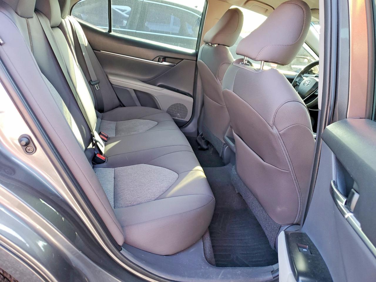 2019 Toyota Camry Le - zdjęcie 10