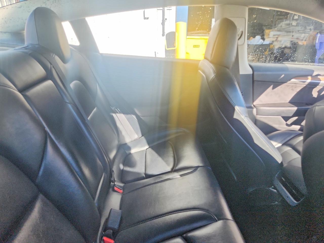 2022 Tesla Model 3 - zdjęcie 10