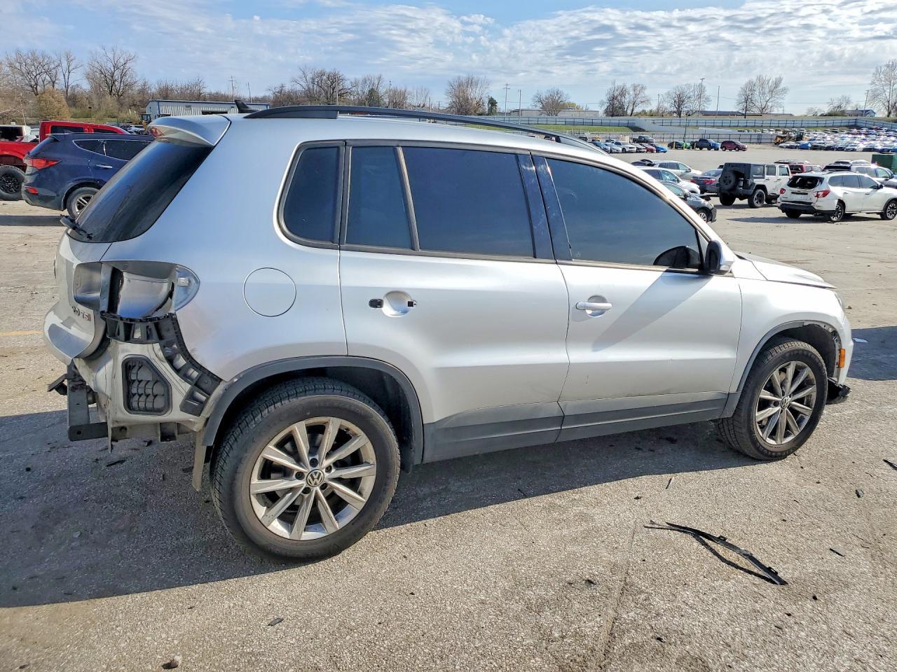 2015 Volkswagen Tiguan S - zdjęcie 3