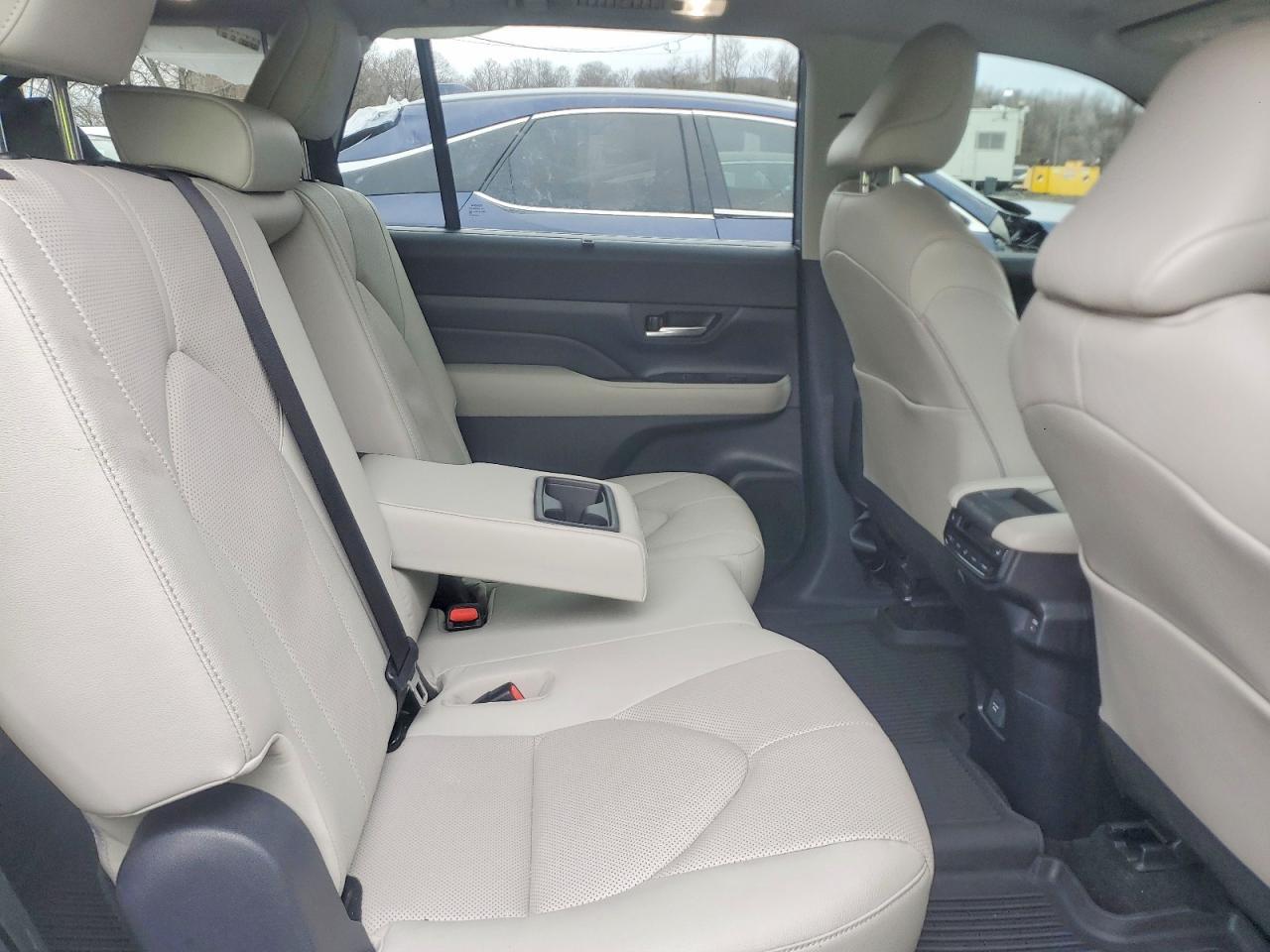 2025 Toyota Grand Highlander Limited - zdjęcie 11