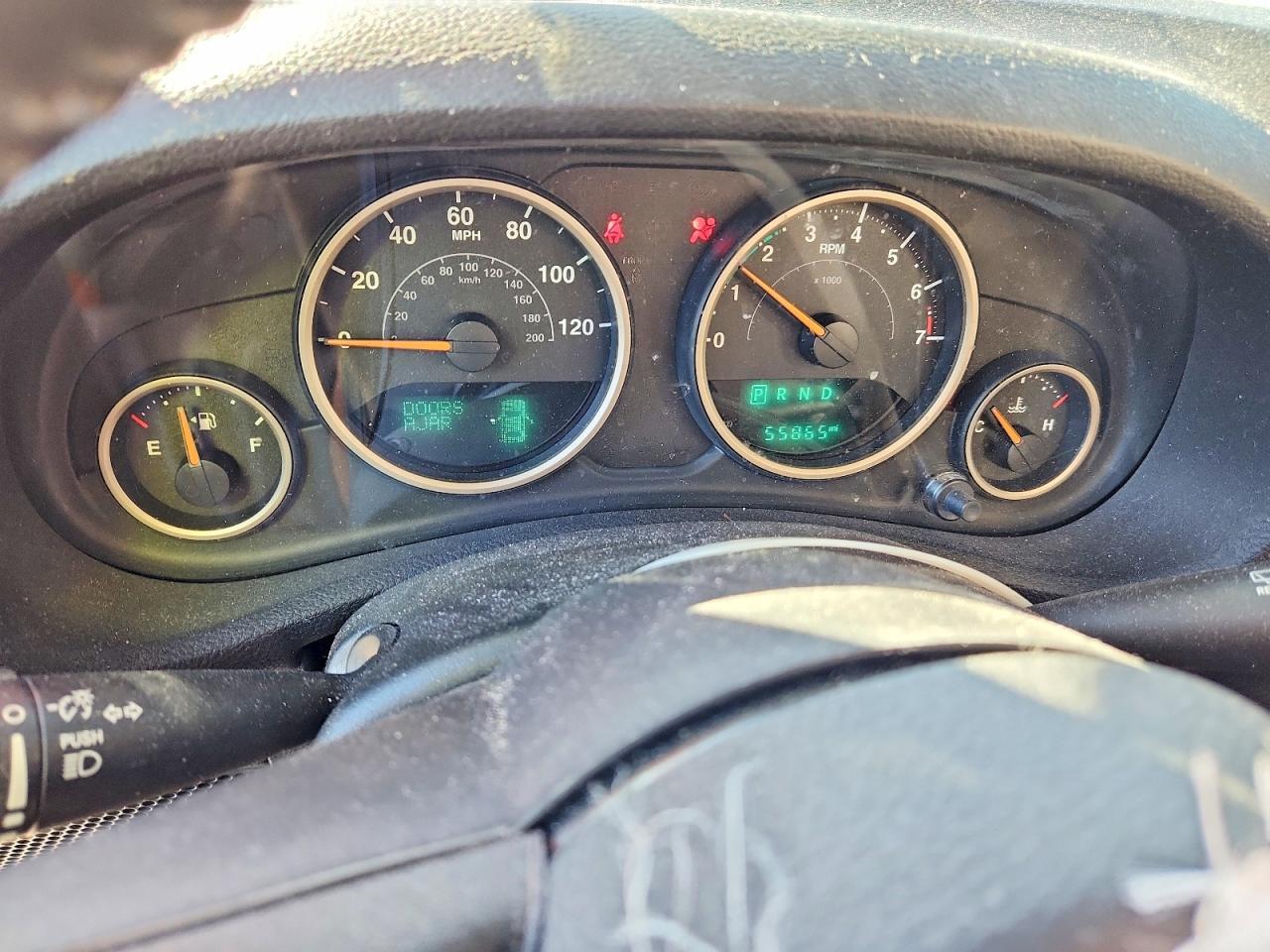 2016 Jeep Wrangler Unlimited Sahara - zdjęcie 9