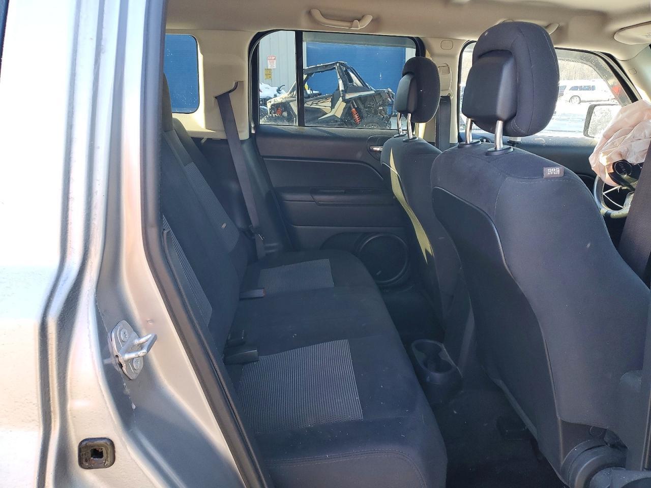 2016 Jeep Patriot Latitude - zdjęcie 11