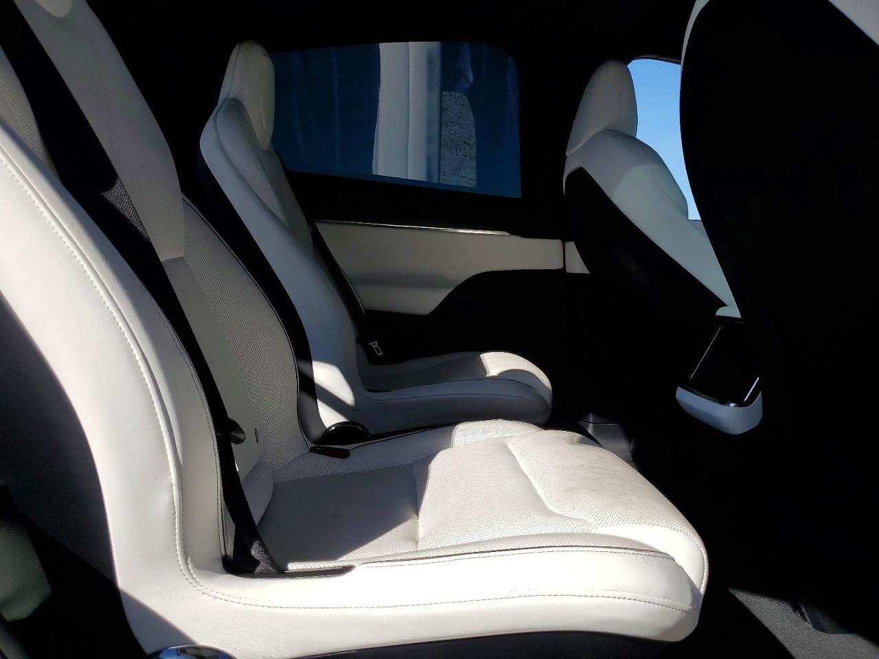 2022 Tesla Model X - zdjęcie 11